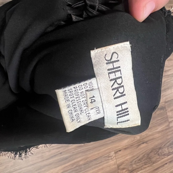 Sherri Hill Black Lace Corset Back Evening Deep V Gown Size 14 - Picture 9 of 15